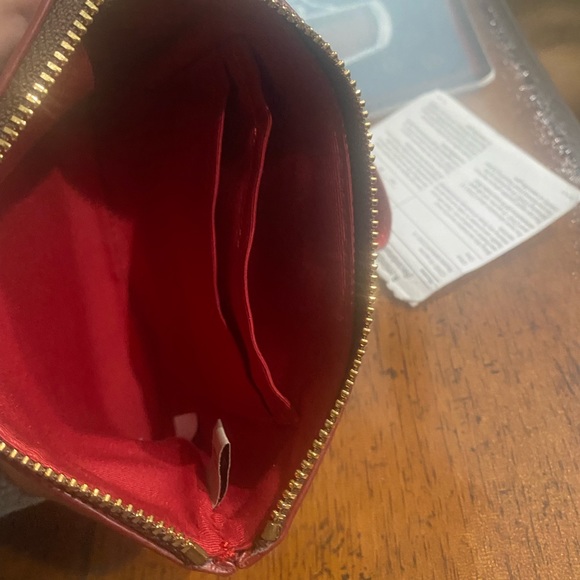 Coach small zip Wristlet I have used 1 time, good conditions - Picture 3 of 3